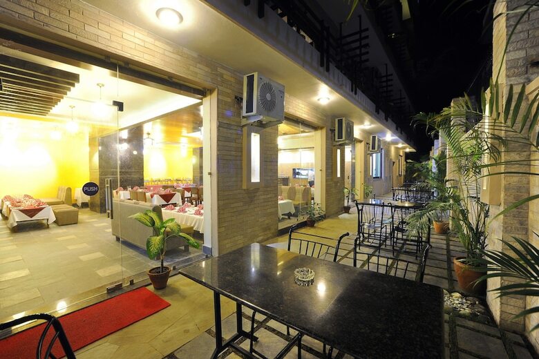 Hotel Queens Park