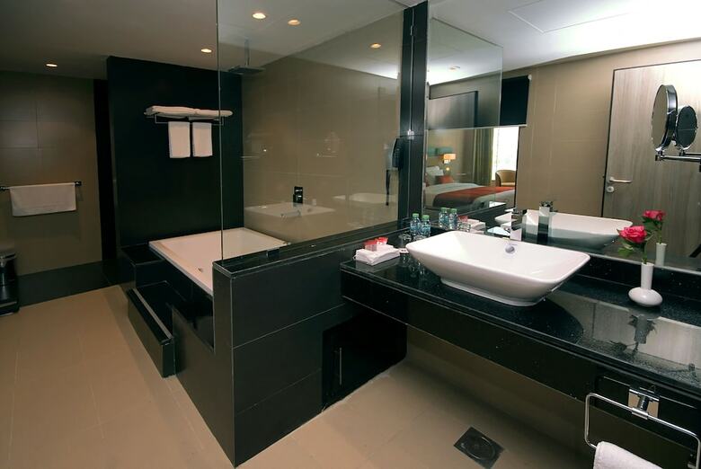 Mira Waterfront Hotel