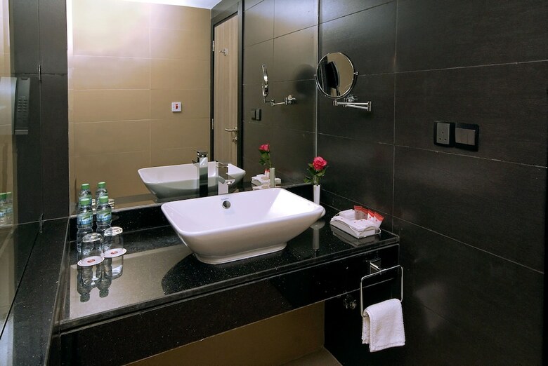 Mira Waterfront Hotel