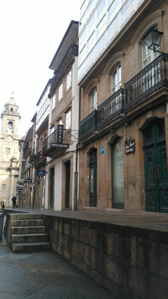 Residencia Hostal Pico Sacro I