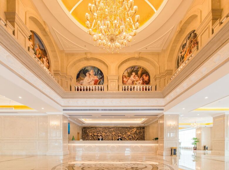 Royale International Hotel