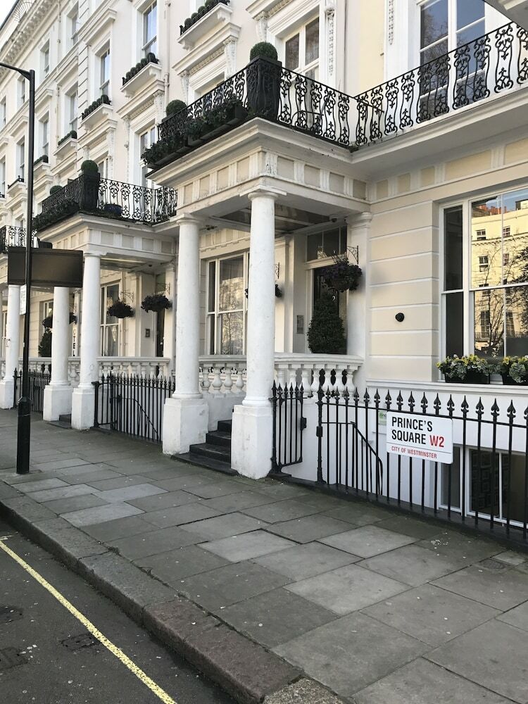 Carlton Kensington Apartments