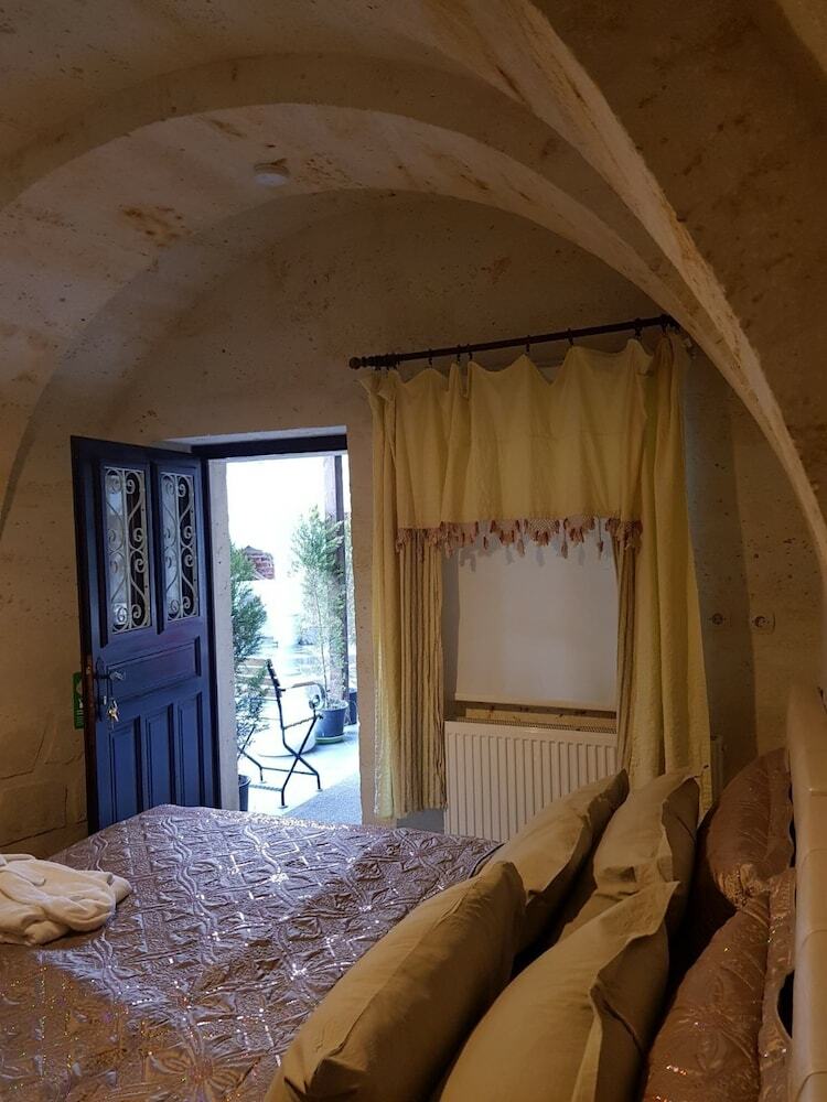 Demisos Caves The Hotel