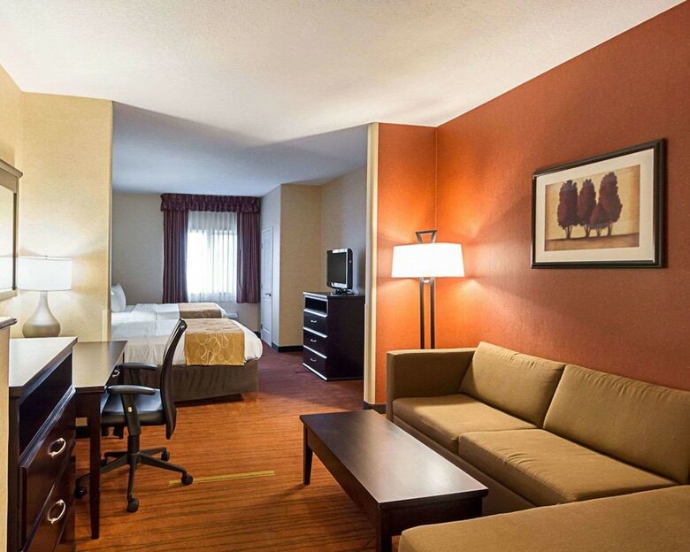 Hotel Comfort Suites Airport