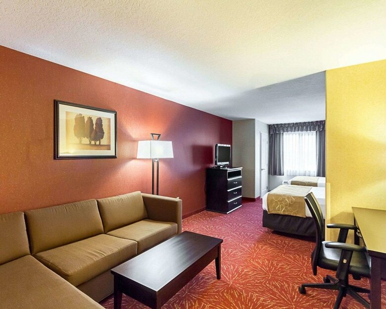 Hotel Comfort Suites Airport