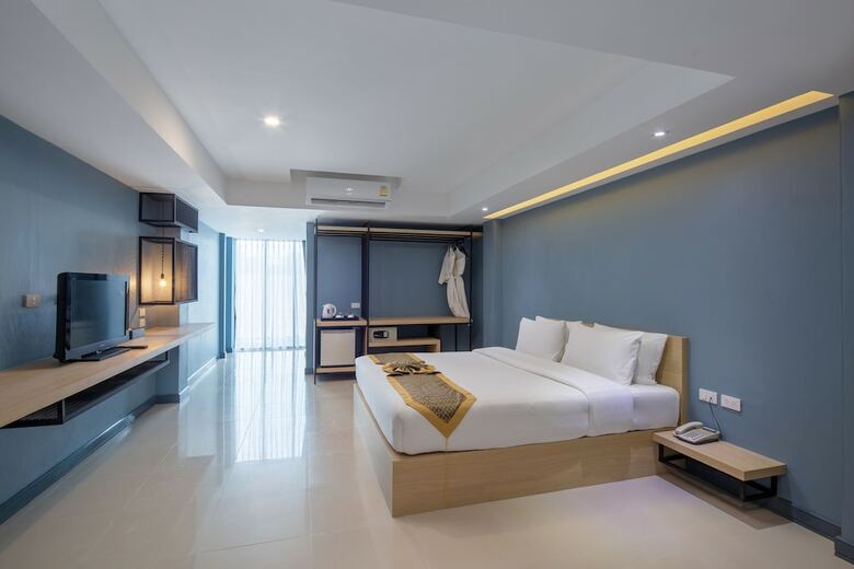 Nora Lakeview Hotel