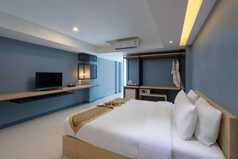 Nora Lakeview Hotel