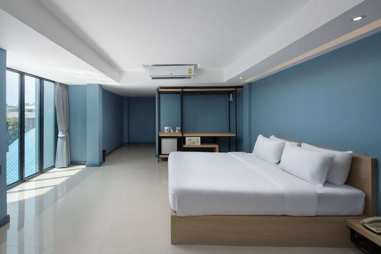 Nora Lakeview Hotel