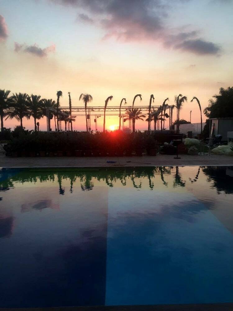Aquarium Hotel & Resort