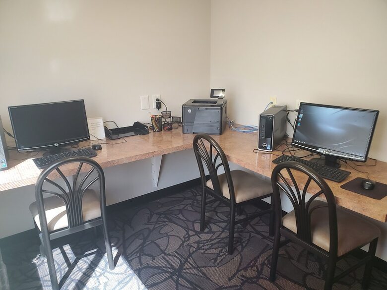 Hotel Expressway Suites Fargo