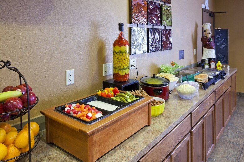 Hotel Expressway Suites Fargo