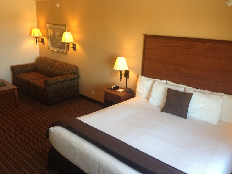 Hotel Expressway Suites Fargo