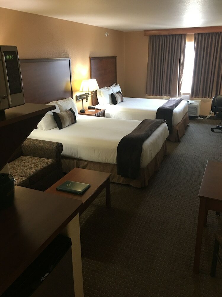 Hotel Expressway Suites Fargo