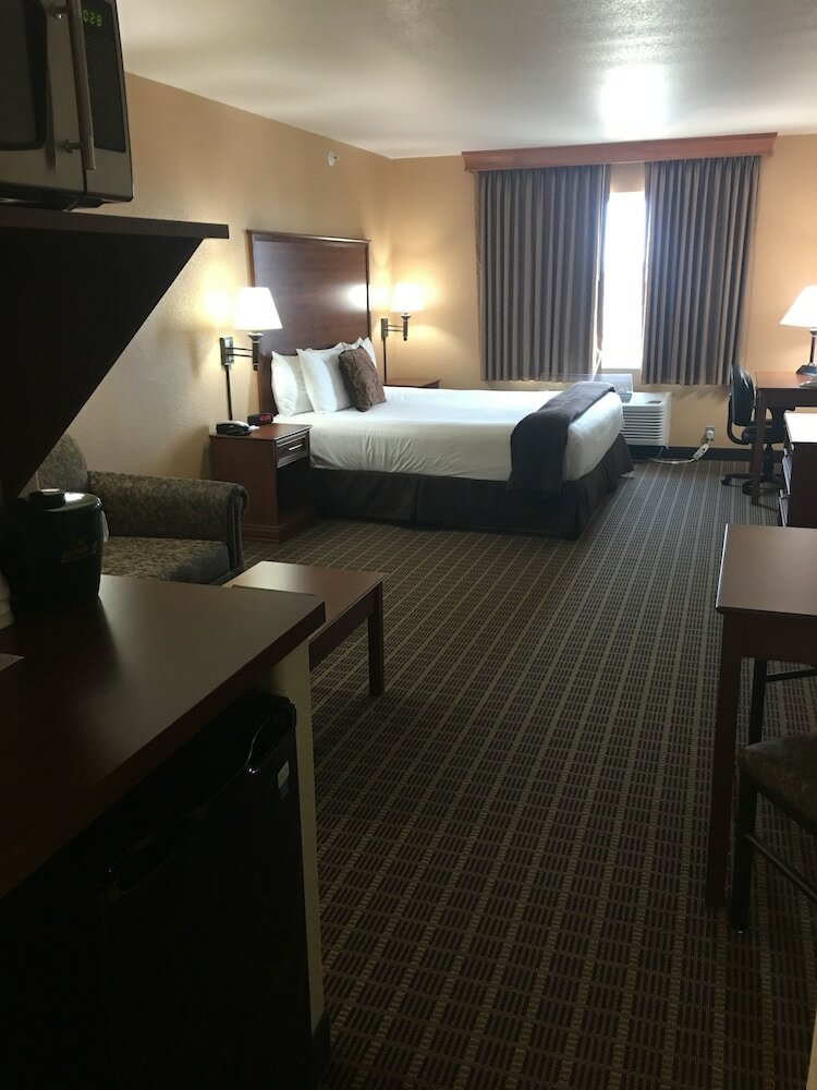Hotel Expressway Suites Fargo