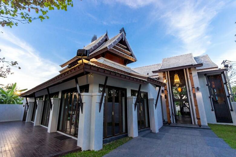 Jamadevi Hotel
