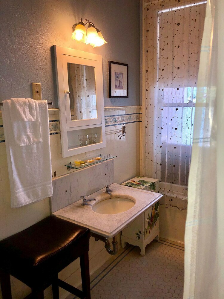 Bed & Breakfast Power's Mansion Inn