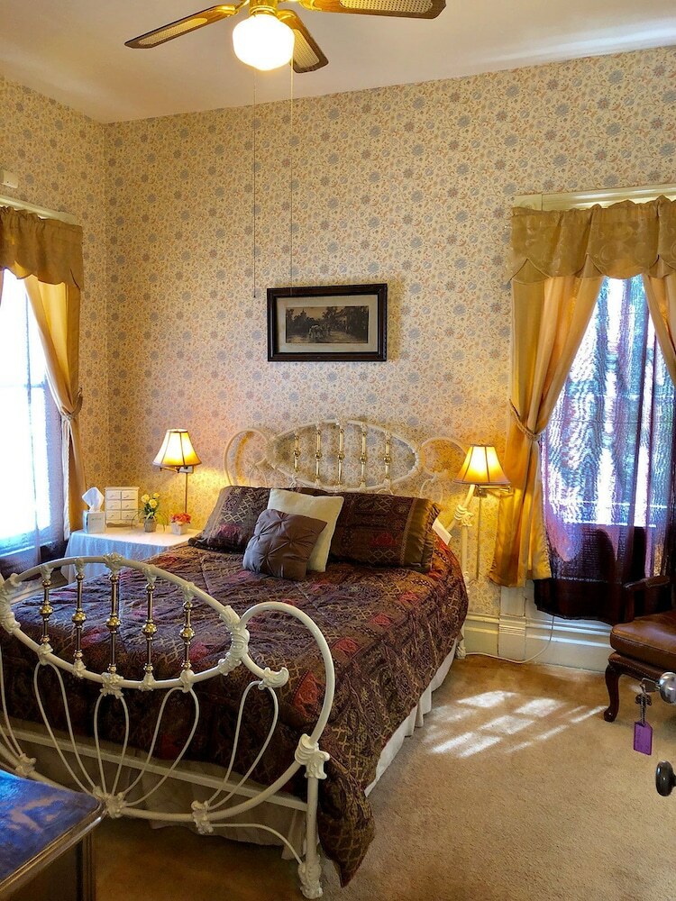 Bed & Breakfast Power's Mansion Inn