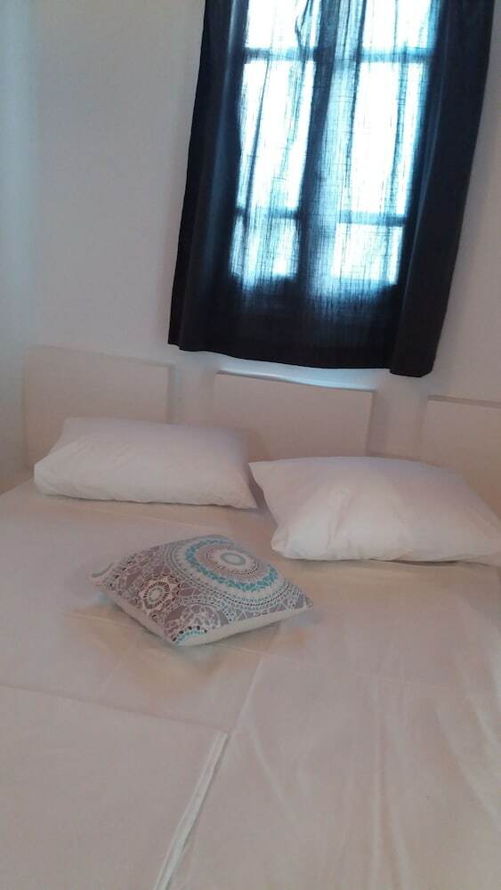 Hotel Manos Rooms