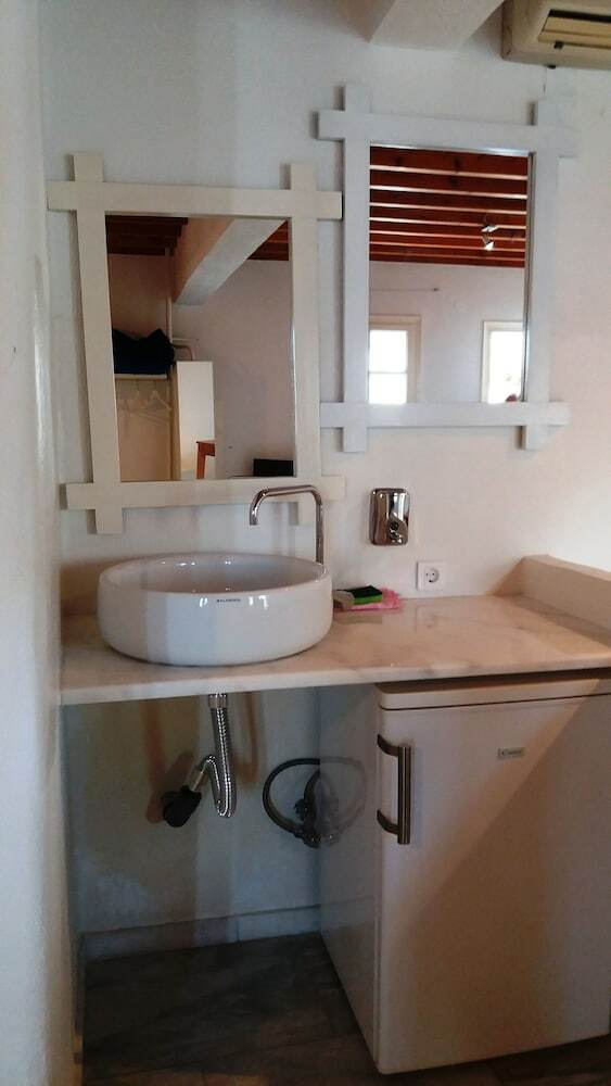 Hotel Manos Rooms