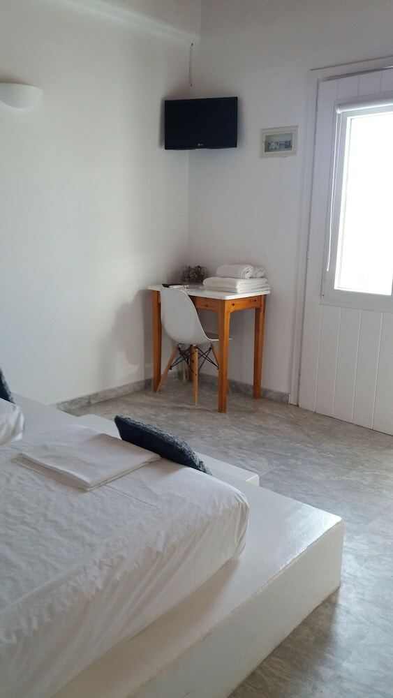 Hotel Manos Rooms