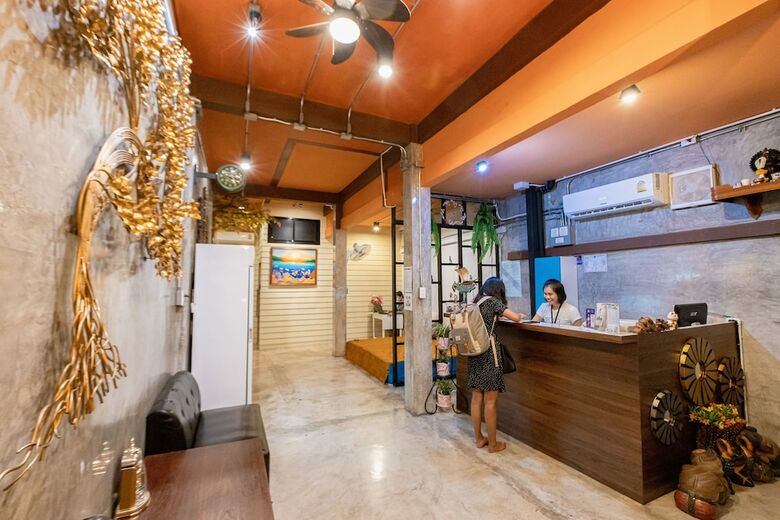 Hostal The Alley Hostel & Bistro