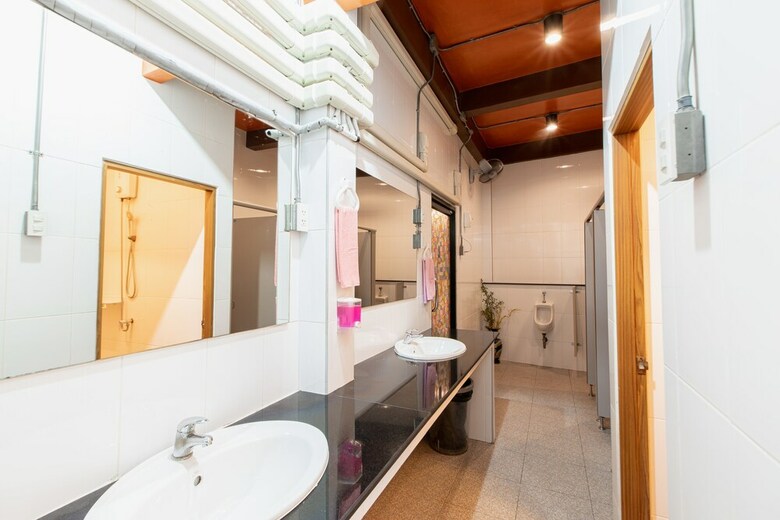 Hostal The Alley Hostel & Bistro