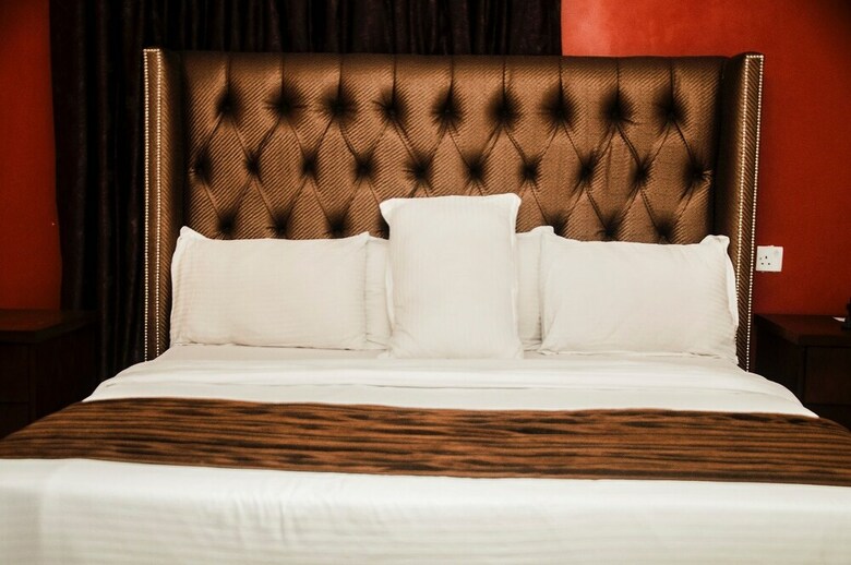 Sugarland Hotel & Suites
