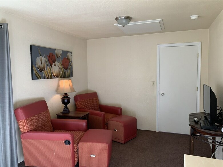 Motel Lamplighter Cabins & Suites
