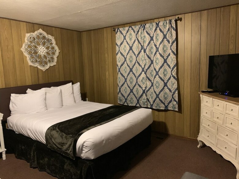 Motel Lamplighter Cabins & Suites