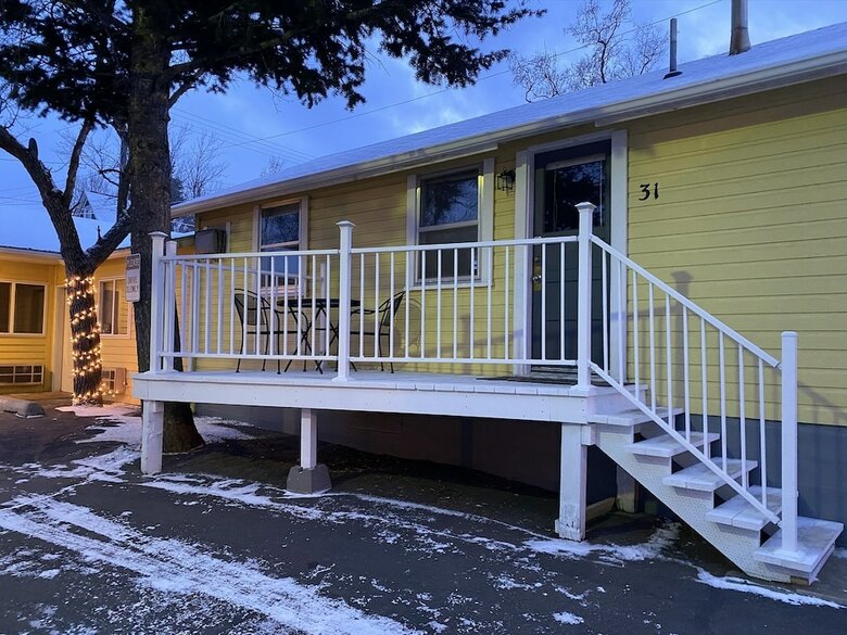 Motel Lamplighter Cabins & Suites