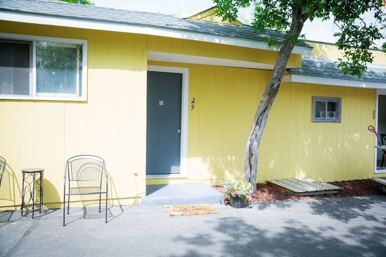 Motel Lamplighter Cabins & Suites
