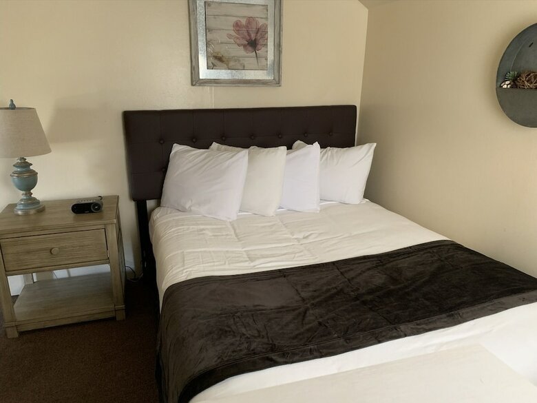Motel Lamplighter Cabins & Suites