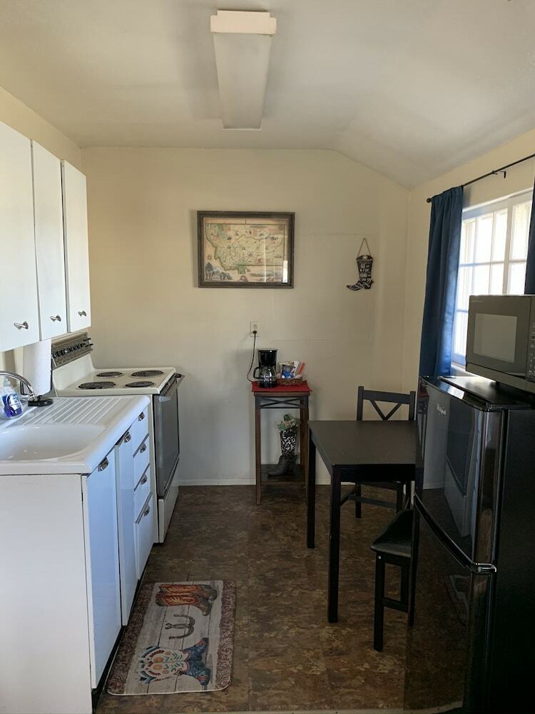 Motel Lamplighter Cabins & Suites