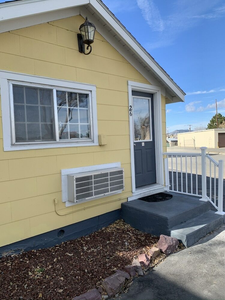 Motel Lamplighter Cabins & Suites