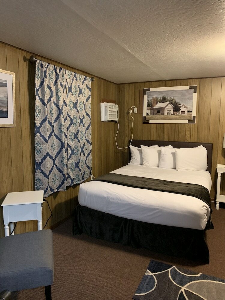 Motel Lamplighter Cabins & Suites
