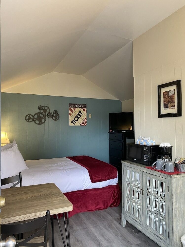 Motel Lamplighter Cabins & Suites