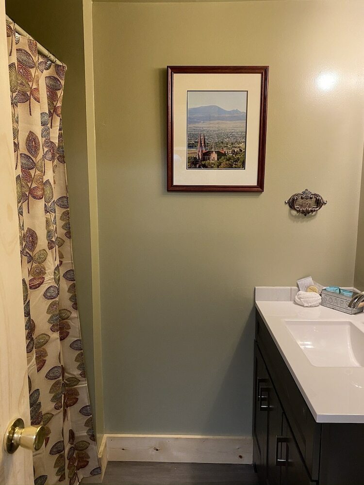 Motel Lamplighter Cabins & Suites