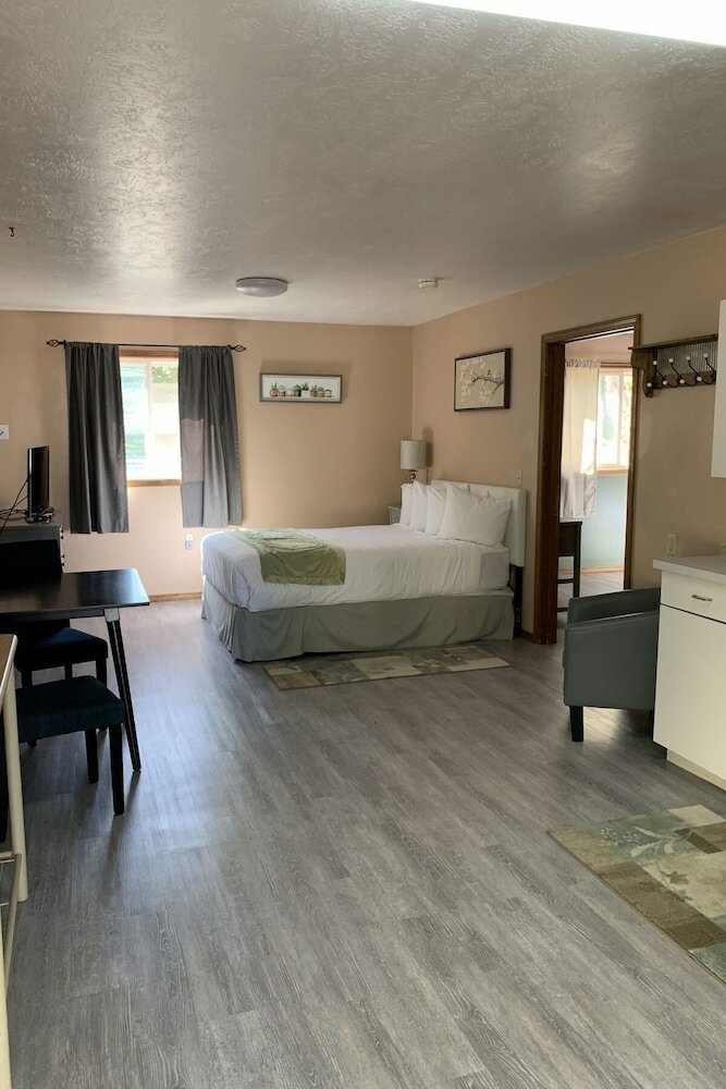 Motel Lamplighter Cabins & Suites
