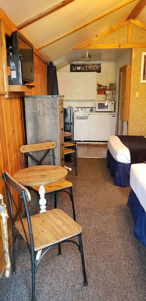 Motel Lamplighter Cabins & Suites