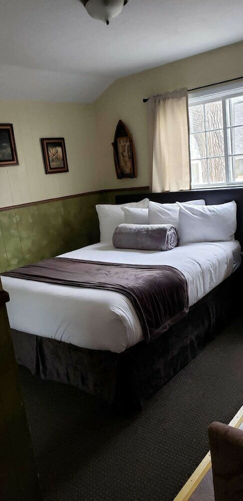 Motel Lamplighter Cabins & Suites