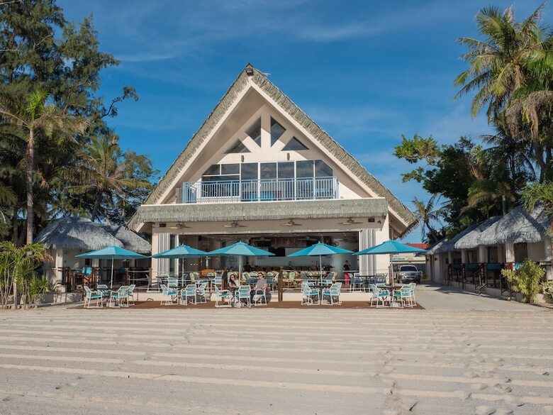 Surfrider Resort Hotel