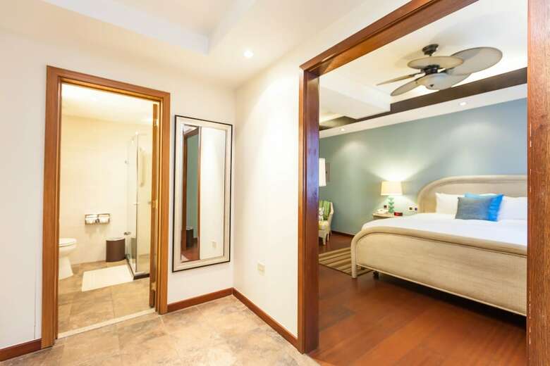 Surfrider Resort Hotel