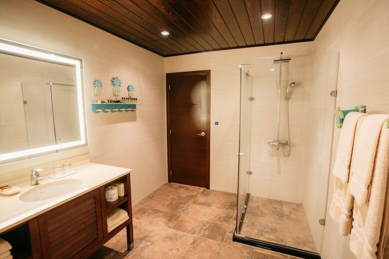 Surfrider Resort Hotel
