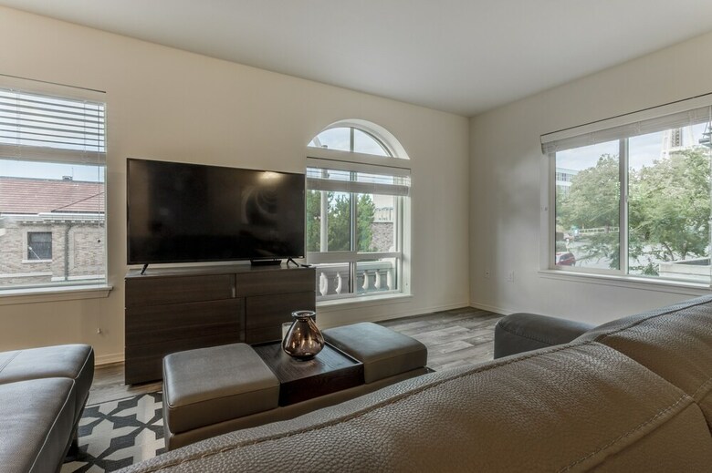 Domicile Suites At Elliott Bayview