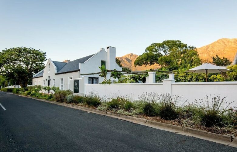 Bed & Breakfast Macaron Boutique Guest House