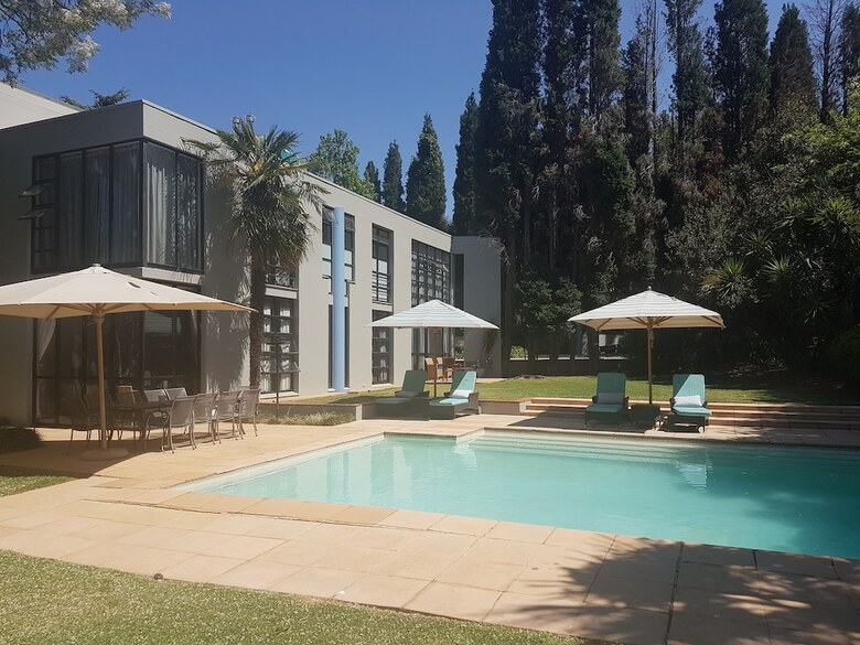 Hotel Blu Swan Guest House