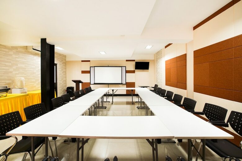 Hotel Oyo 244 Driggs Suites