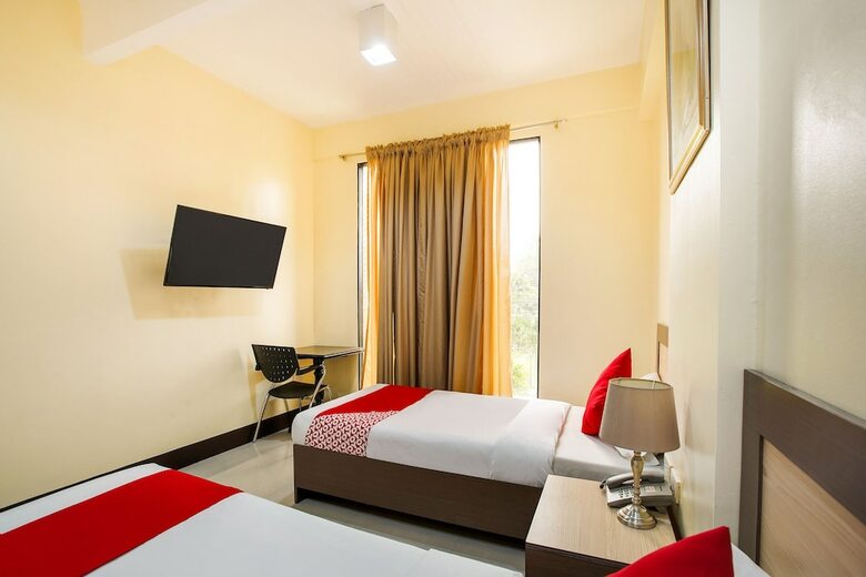 Hotel Oyo 244 Driggs Suites