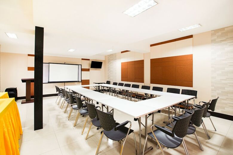 Hotel Oyo 244 Driggs Suites