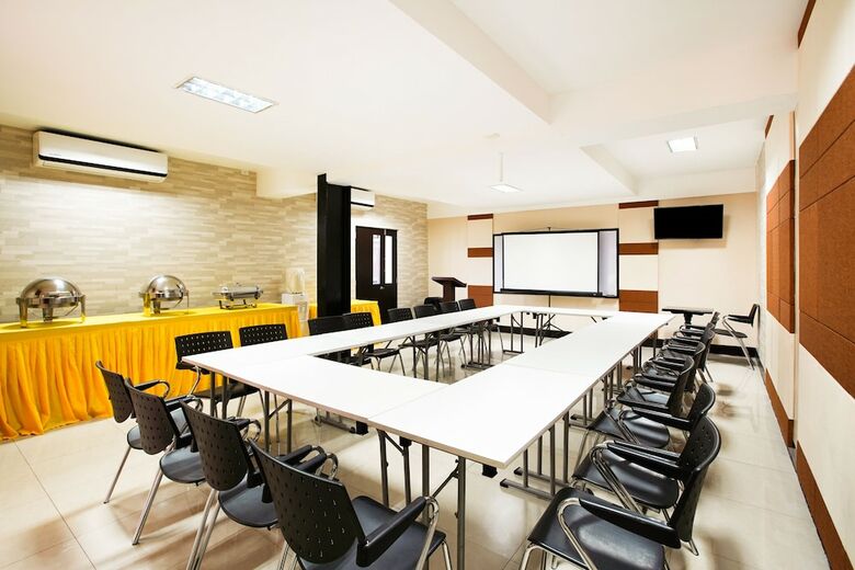 Hotel Oyo 244 Driggs Suites